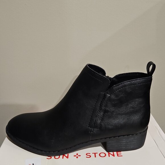 Womens boots - Picture 2 of 2